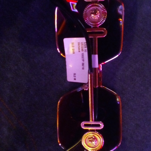 Not my style was a gift - Picture 2 of 5